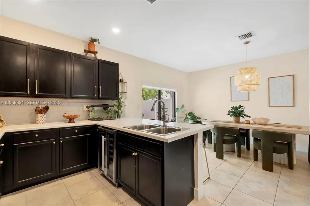10615 W 34th Ct Hialeah, FL 33018