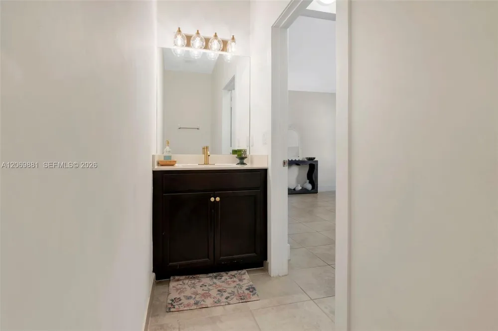 10615 W 34th Ct Hialeah, FL 33018