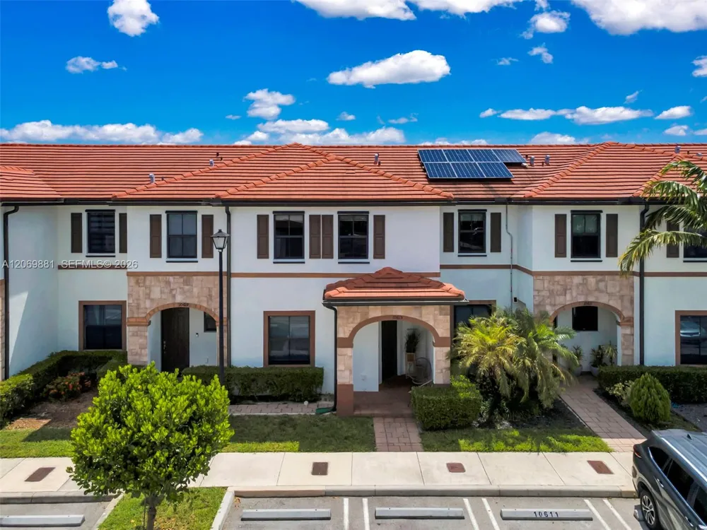 10615 W 34th Ct Hialeah, FL 33018