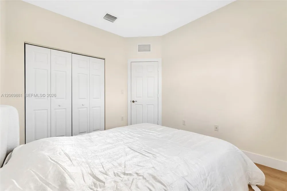 10615 W 34th Ct Hialeah, FL 33018