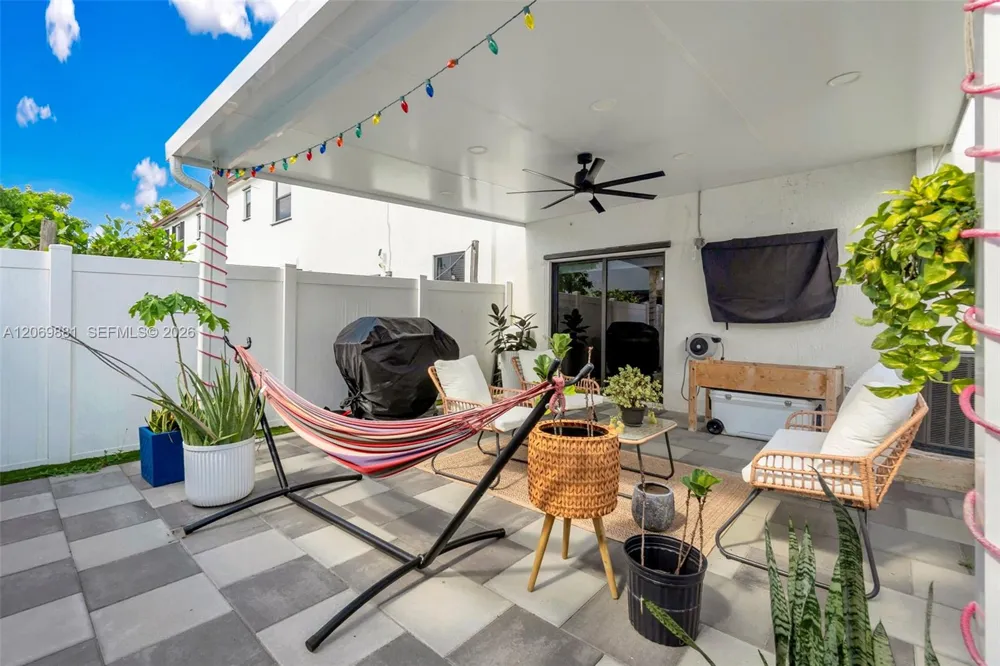 10615 W 34th Ct Hialeah, FL 33018