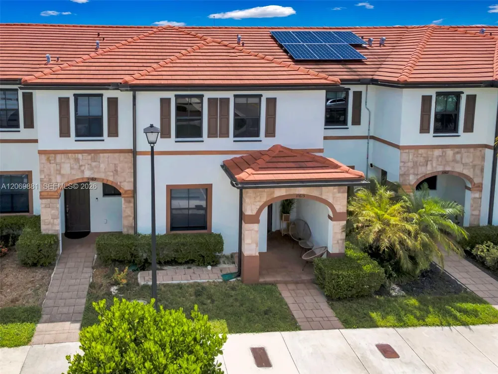10615 W 34th Ct Hialeah, FL 33018
