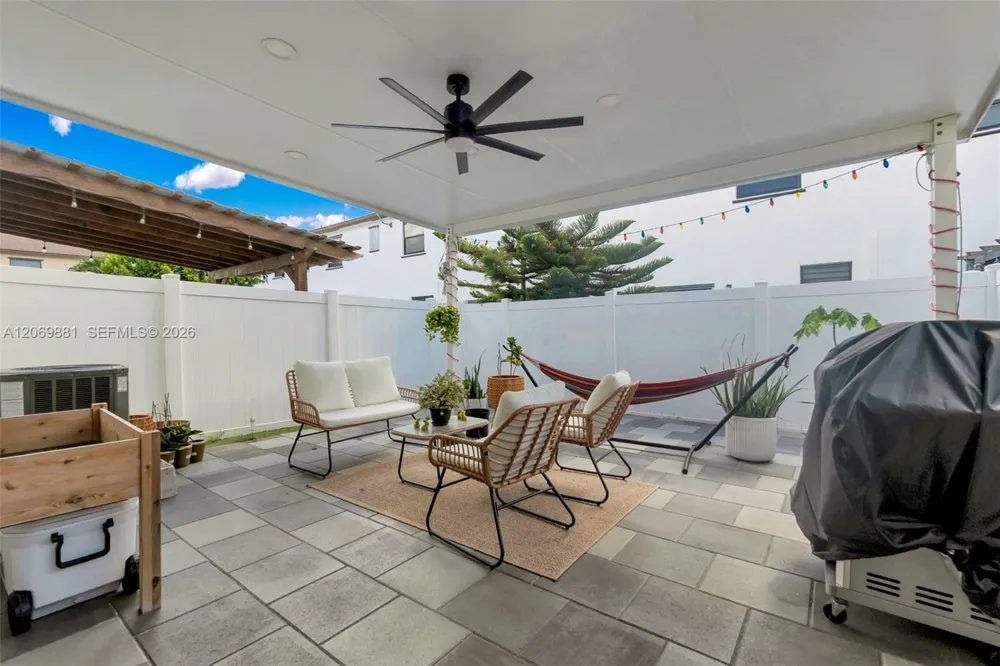 10615 W 34th Ct Hialeah, FL 33018