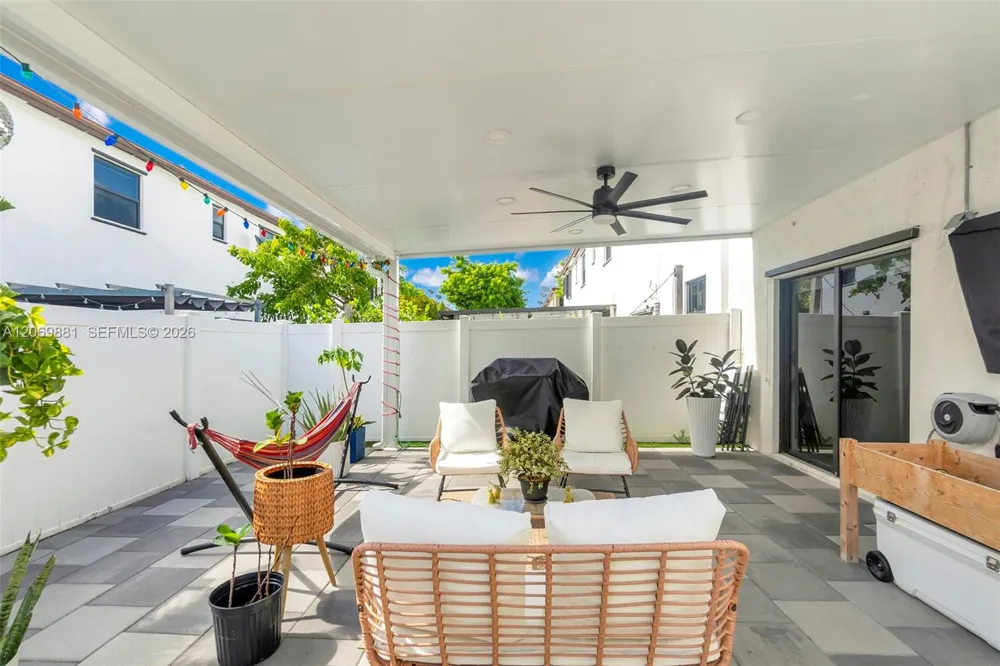 10615 W 34th Ct Hialeah, FL 33018
