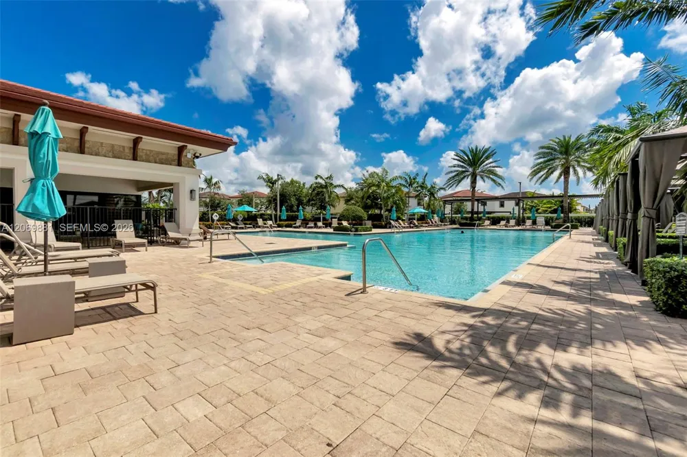 10615 W 34th Ct Hialeah, FL 33018