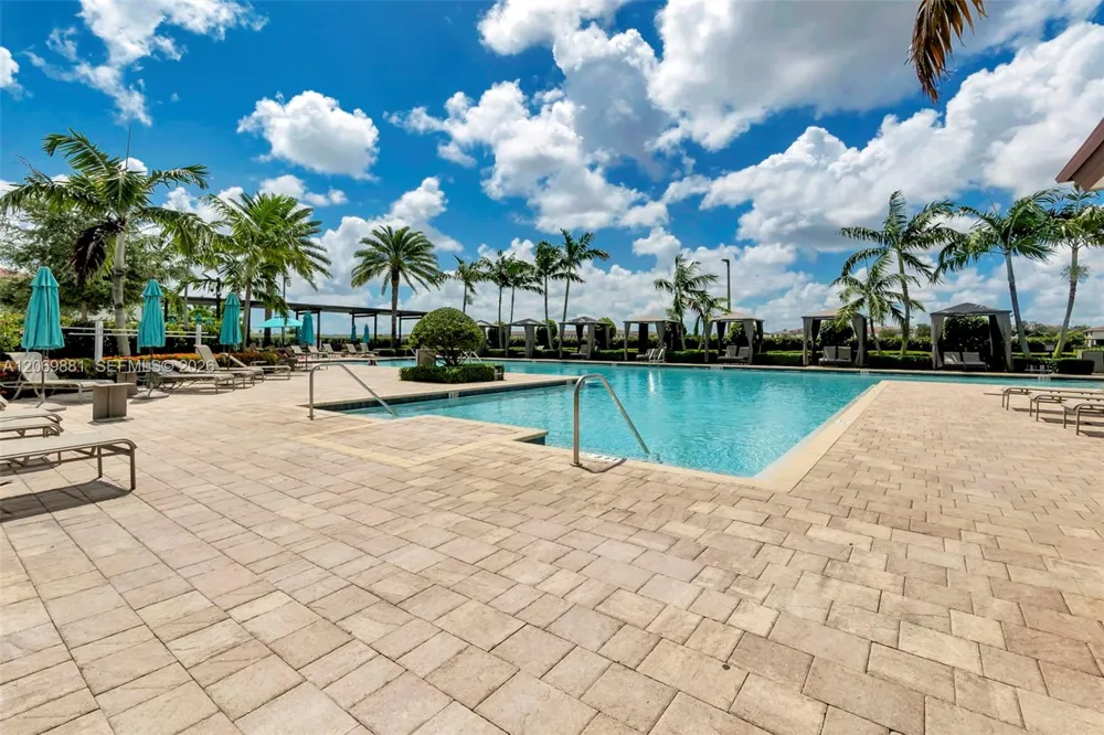 10615 W 34th Ct Hialeah, FL 33018