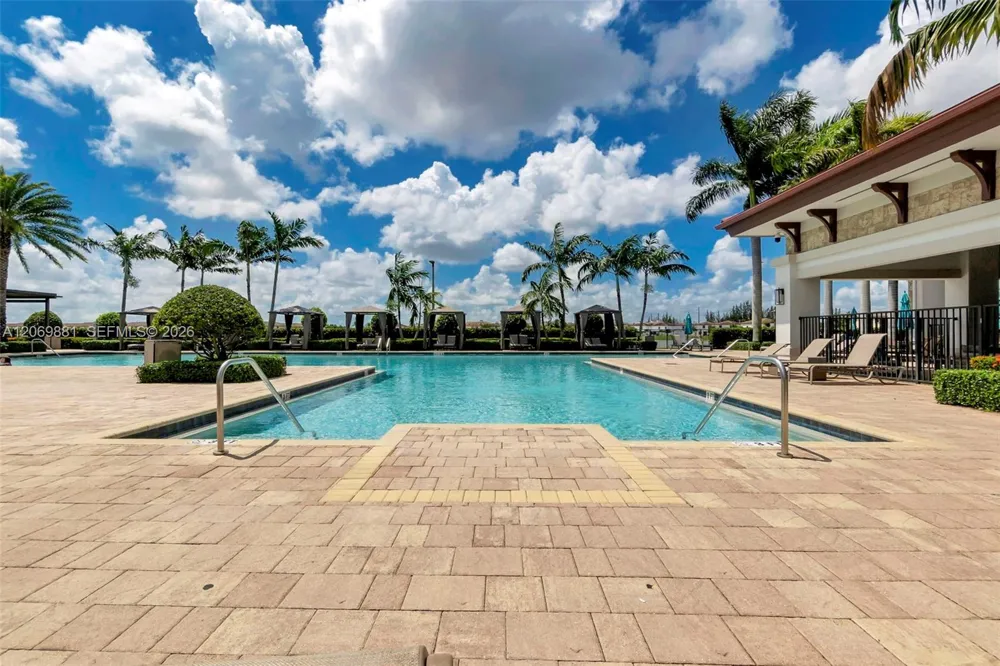 10615 W 34th Ct Hialeah, FL 33018