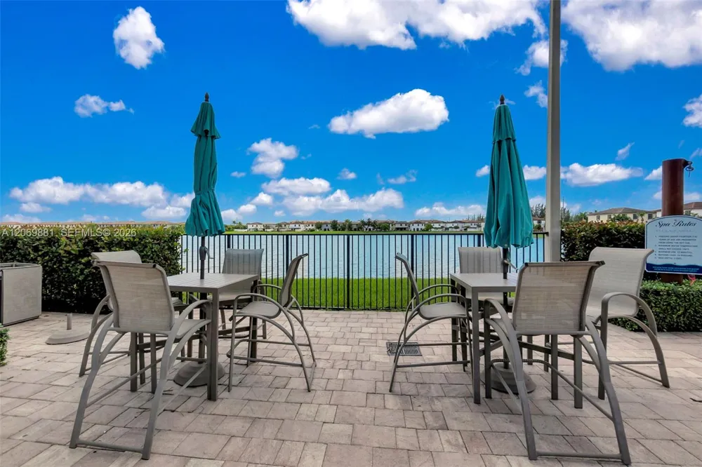 10615 W 34th Ct Hialeah, FL 33018