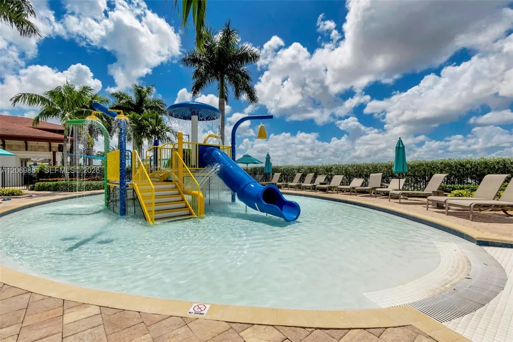 10615 W 34th Ct Hialeah, FL 33018