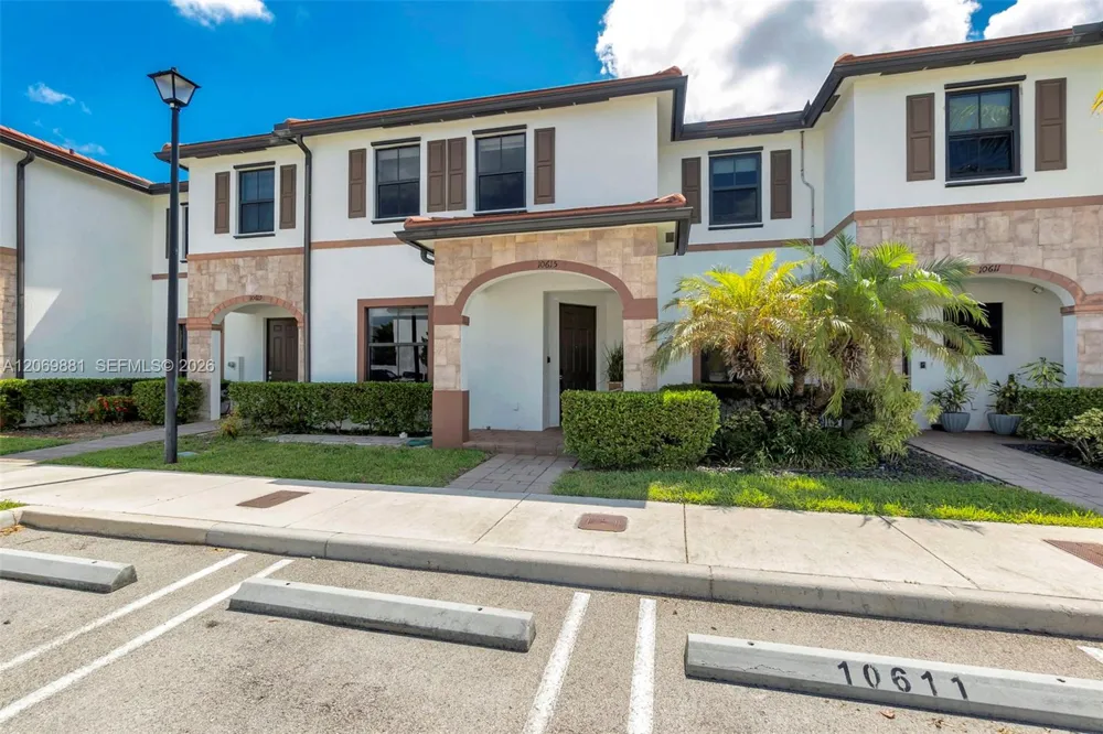 10615 W 34th Ct Hialeah, FL 33018