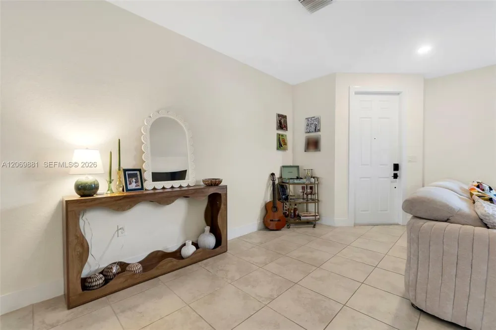 10615 W 34th Ct Hialeah, FL 33018