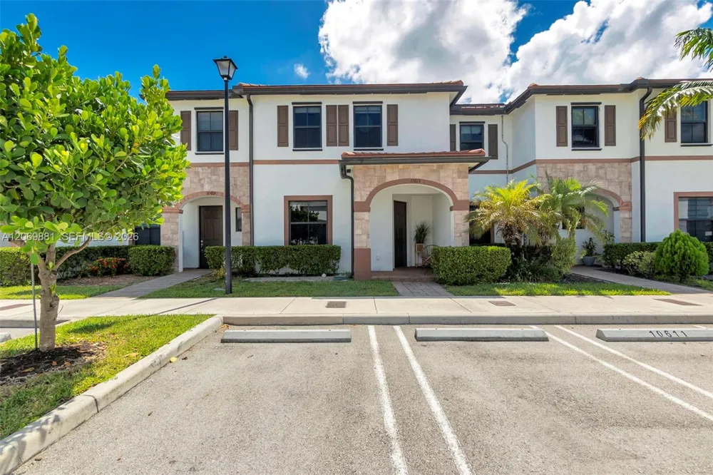 10615 W 34th Ct Hialeah, FL 33018