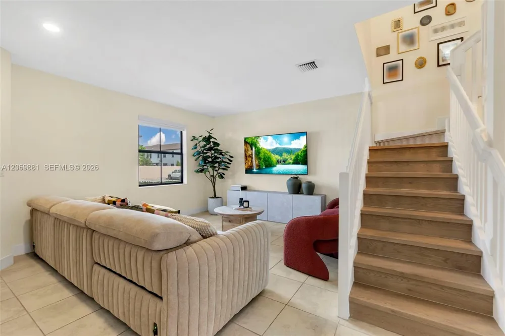 10615 W 34th Ct Hialeah, FL 33018