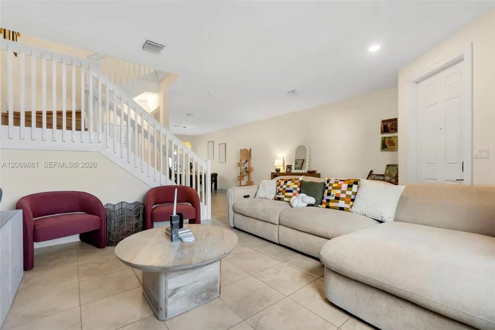 10615 W 34th Ct Hialeah, FL 33018