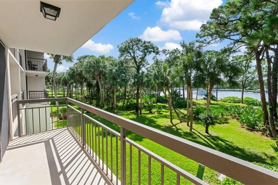 2101 Marina Isle Way #203 Jupiter, FL 33477