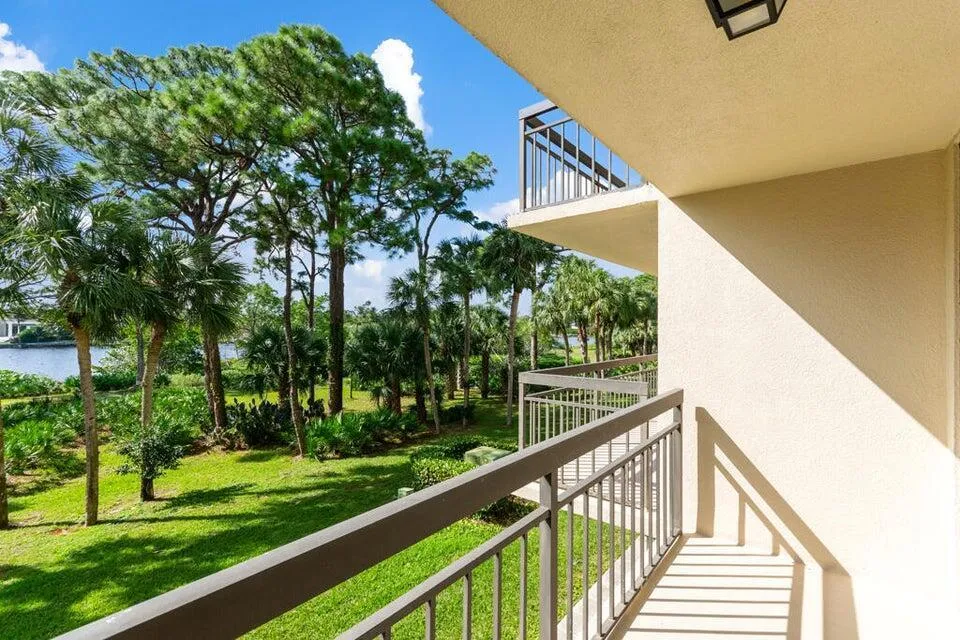 2101 Marina Isle Way #203 Jupiter, FL 33477