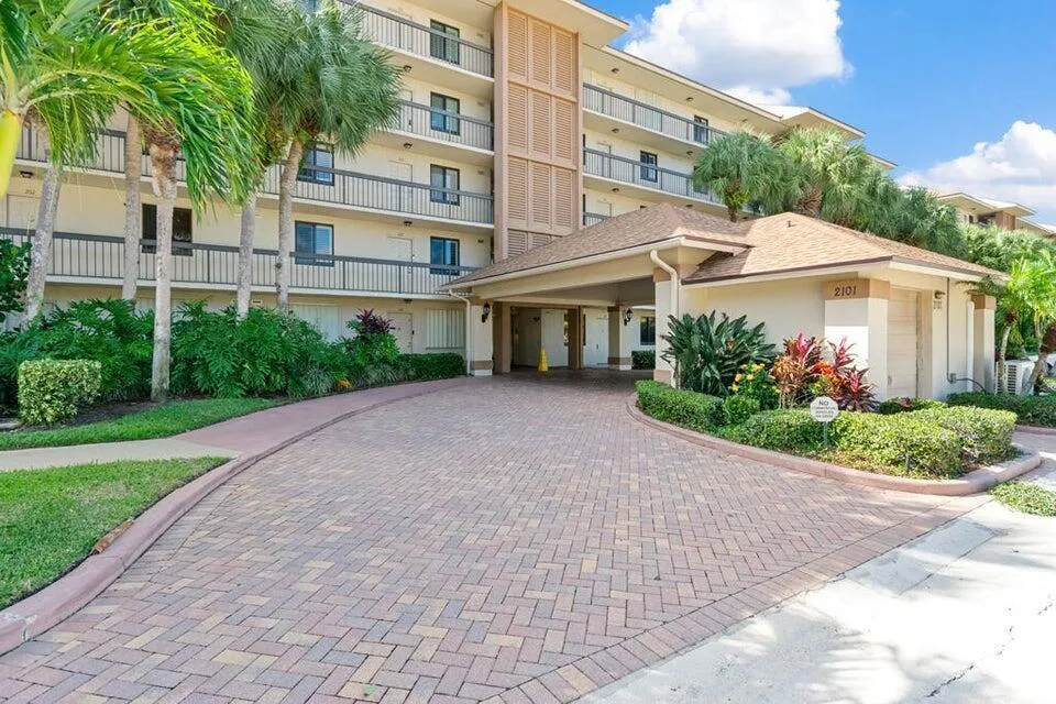2101 Marina Isle Way #203 Jupiter, FL 33477