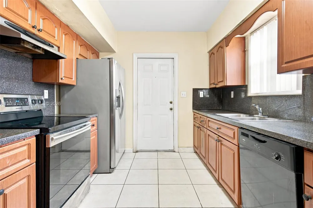 1760 NW 187th Ter Miami Gardens, FL 33056