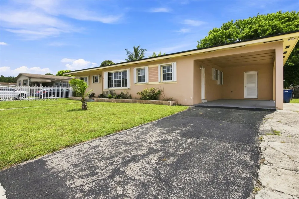 1760 NW 187th Ter Miami Gardens, FL 33056