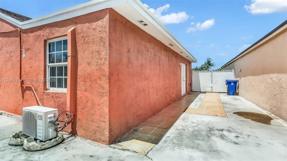 2421 SW 84th Ter Miramar, FL 33025