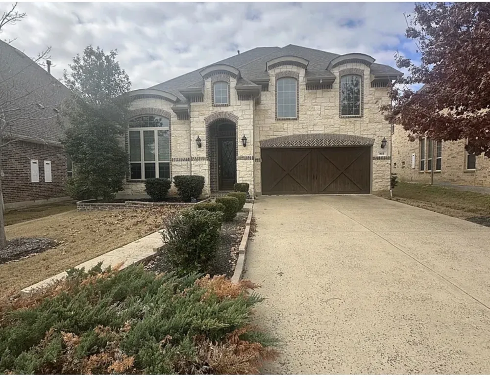 903 Red Deer Drive Euless, TX 76039