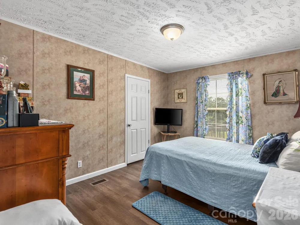 380 Green Acres Drive Weaverville, NC 28787
