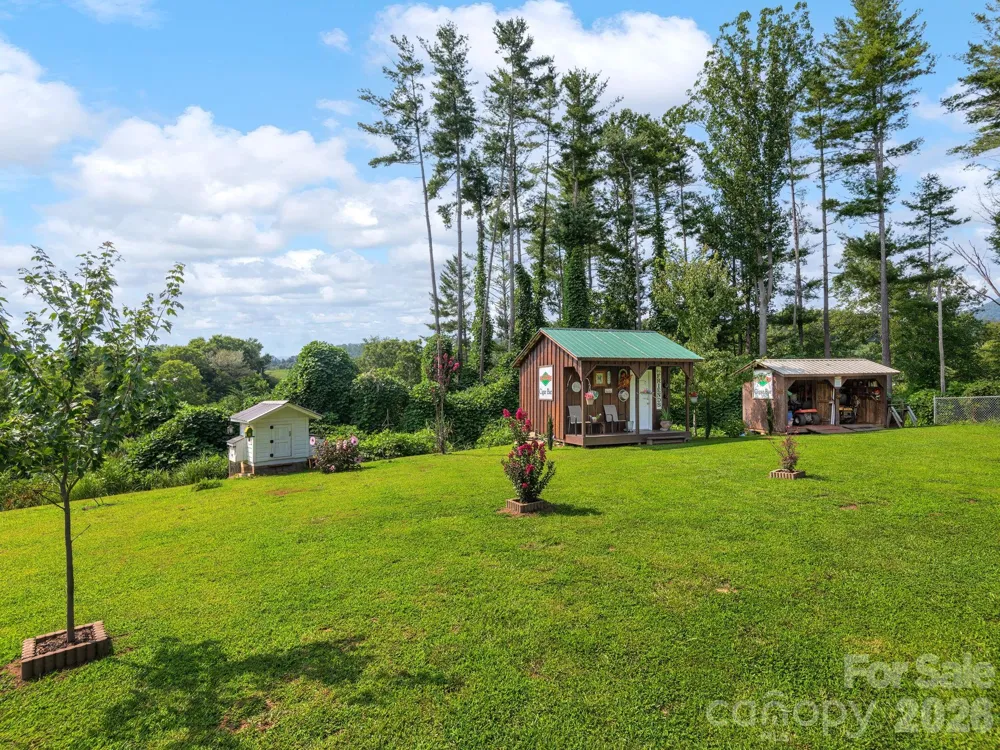 380 Green Acres Drive Weaverville, NC 28787