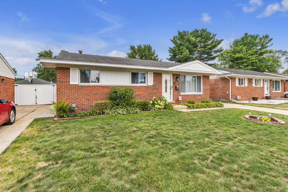35075 Sansburn Street Westland, MI 48186