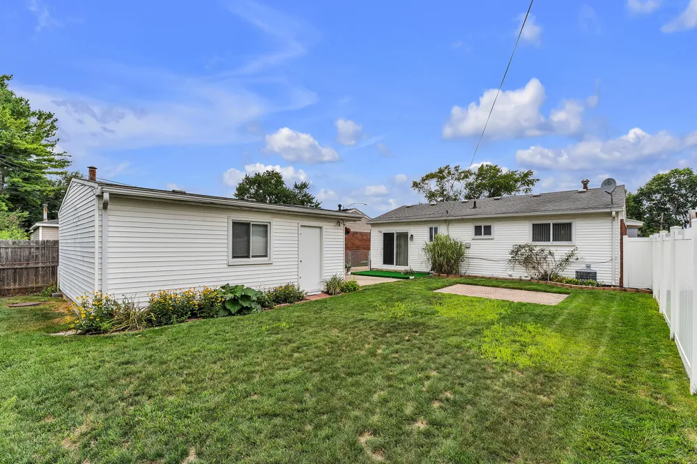 35075 Sansburn Street Westland, MI 48186
