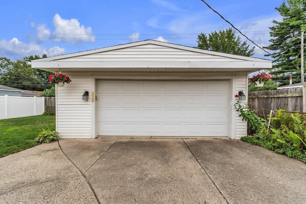 35075 Sansburn Street Westland, MI 48186