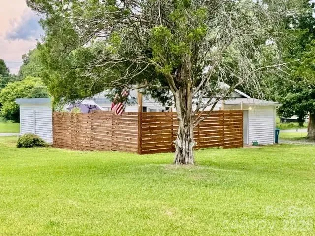 3839 1st Avenue NW Hickory, NC 28601