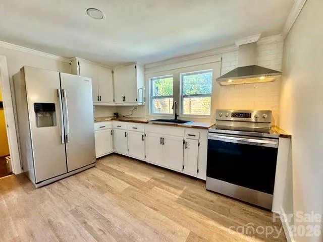 3839 1st Avenue NW Hickory, NC 28601