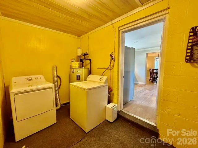 3839 1st Avenue NW Hickory, NC 28601