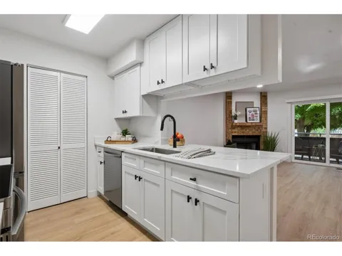 8015 W Eastman Place #101