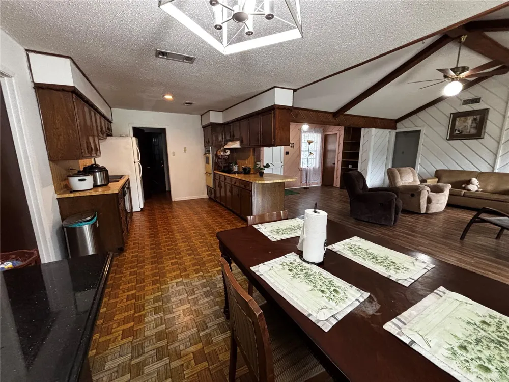 214 Mills Drive Livingston, TX 77351