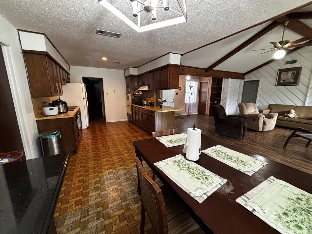 214 Mills Drive Livingston, TX 77351