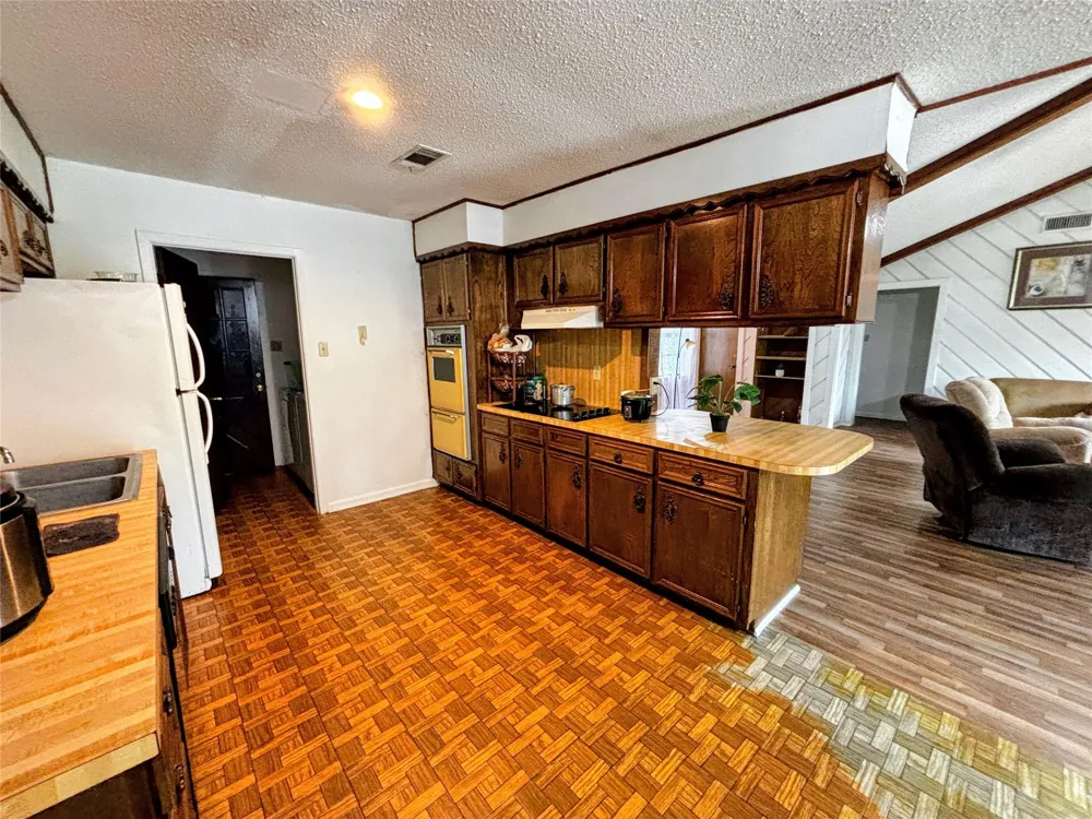 214 Mills Drive Livingston, TX 77351