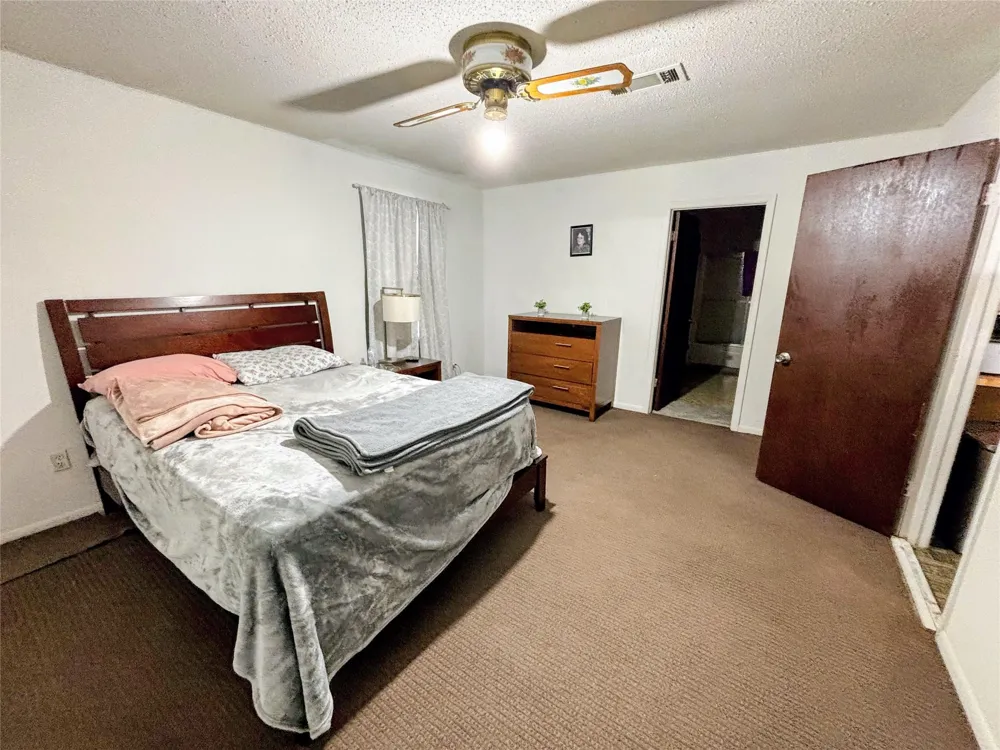 214 Mills Drive Livingston, TX 77351