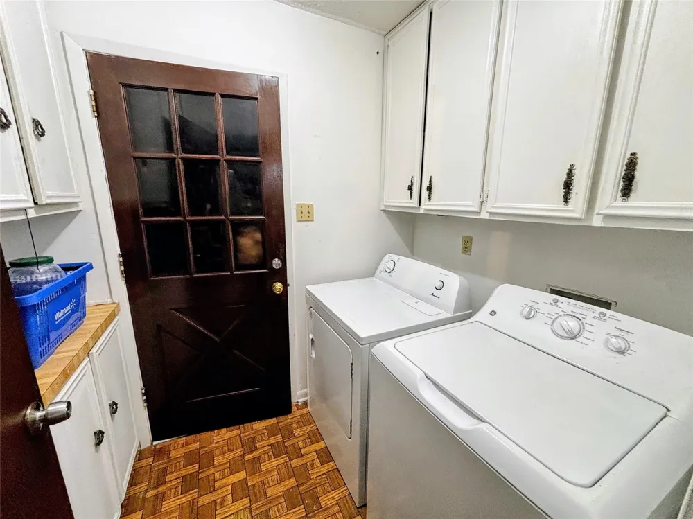 214 Mills Drive Livingston, TX 77351