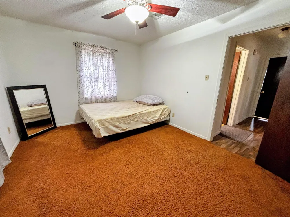 214 Mills Drive Livingston, TX 77351