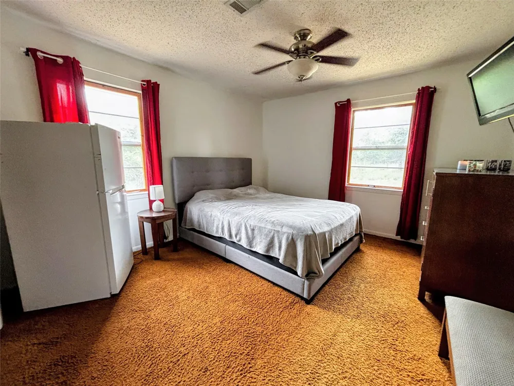214 Mills Drive Livingston, TX 77351