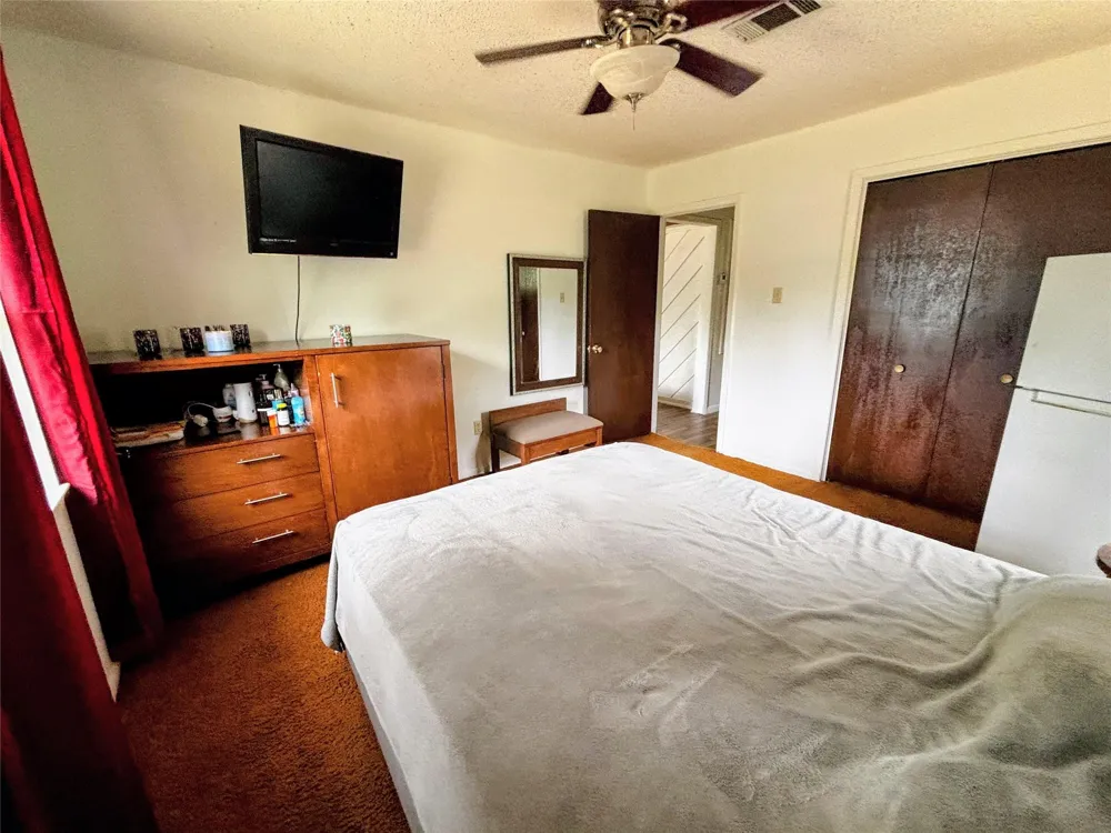 214 Mills Drive Livingston, TX 77351