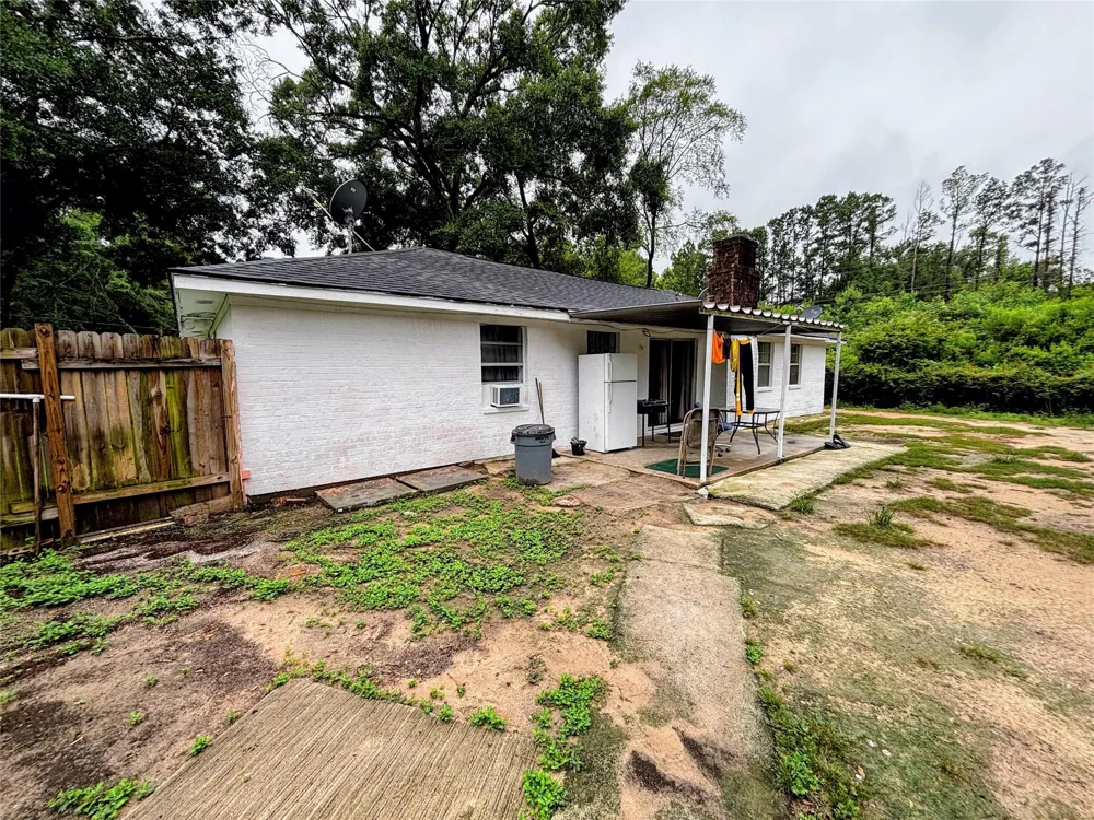 214 Mills Drive Livingston, TX 77351