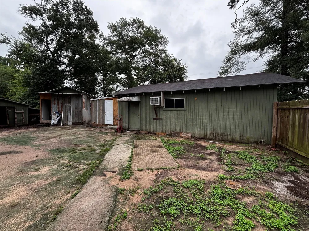 214 Mills Drive Livingston, TX 77351