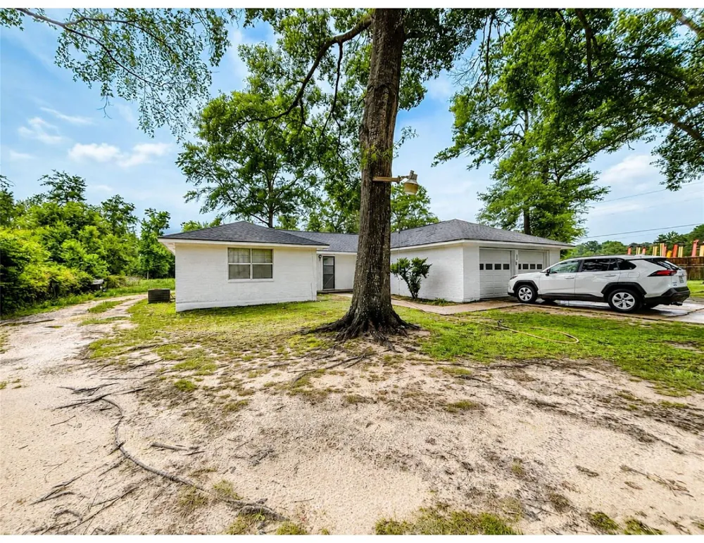 214 Mills Drive Livingston, TX 77351