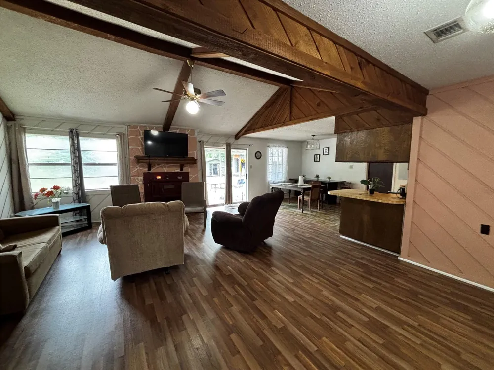 214 Mills Drive Livingston, TX 77351