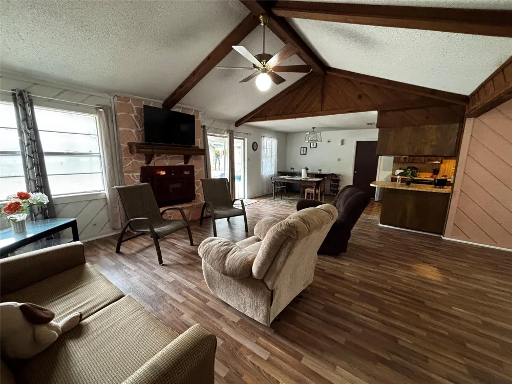 214 Mills Drive Livingston, TX 77351