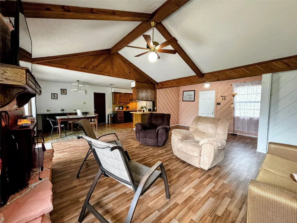 214 Mills Drive Livingston, TX 77351