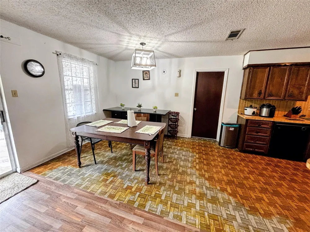 214 Mills Drive Livingston, TX 77351