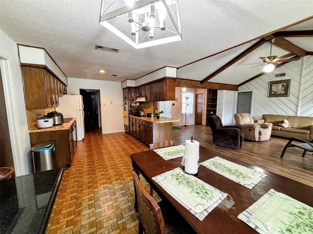 214 Mills Drive Livingston, TX 77351